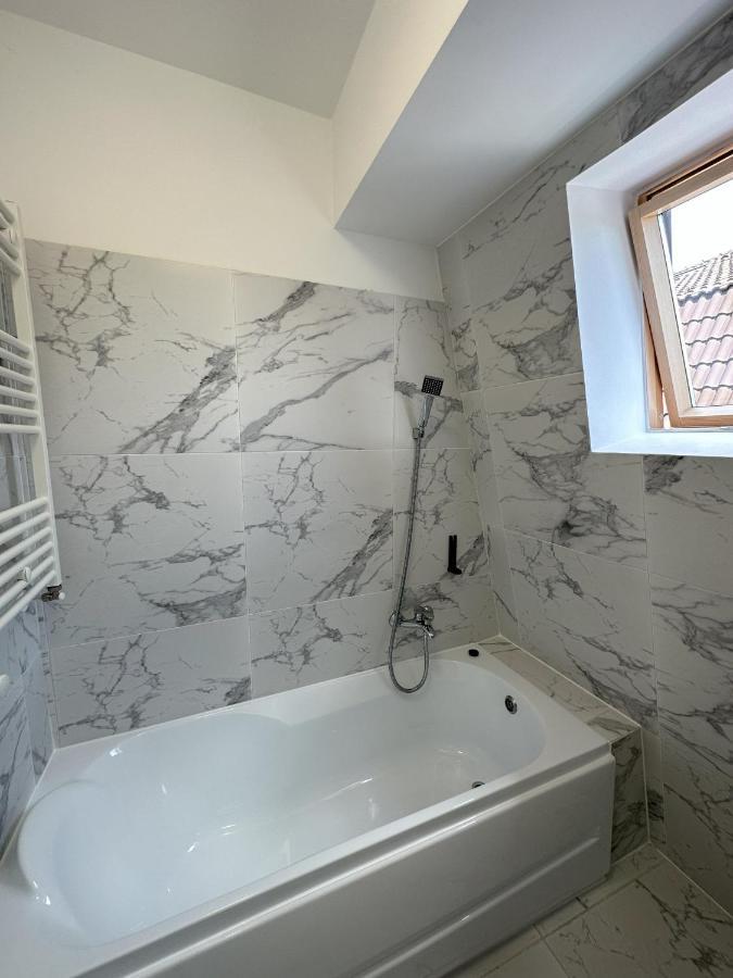 Elisio - Maple House Apartment Ghimbav Bagian luar foto